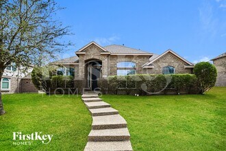 Building Photo - 824 Trailwood Dr