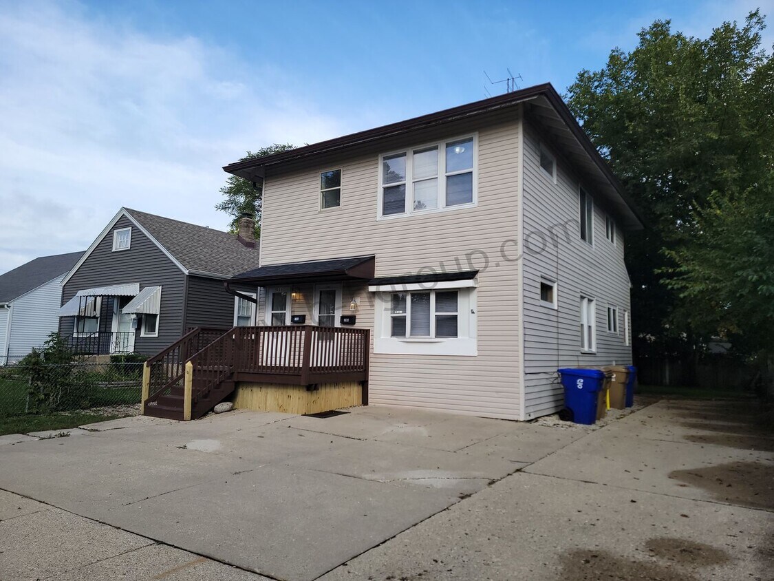 5111 33rd Ave Unit 100 (Upper), Kenosha, WI 53144 Room for Rent in
