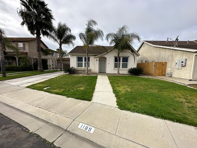 Foto del edificio - * SOLAR * Beautiful 3 Bedroom, 2 Bath Mant...