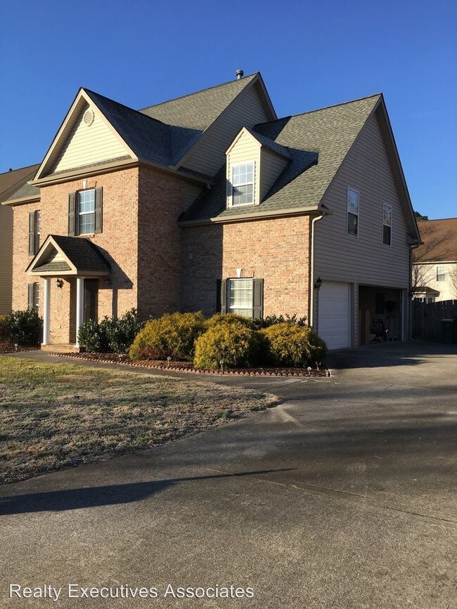 Building Photo - 3 br, 2.5 bath House - 979 Baylor Circle