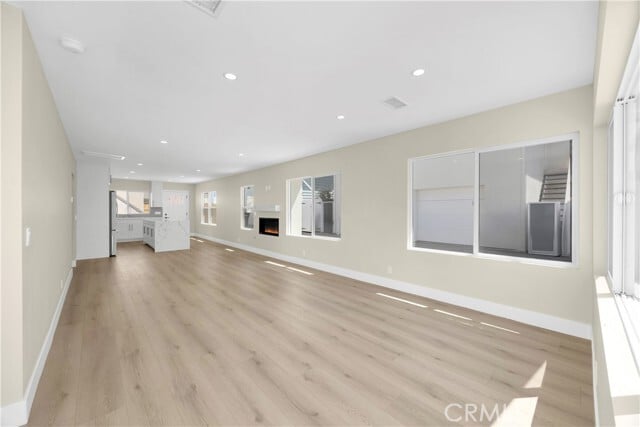 Building Photo - 806 W Balboa Blvd
