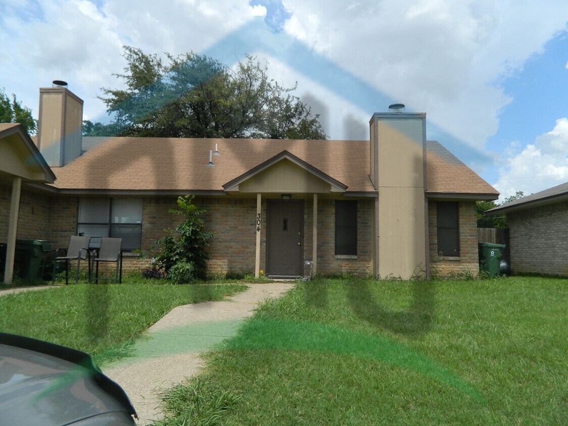 Foto del edificio - AVAILABLE NOW!!!  Nice 2-Bed, 2-Bath Half ...