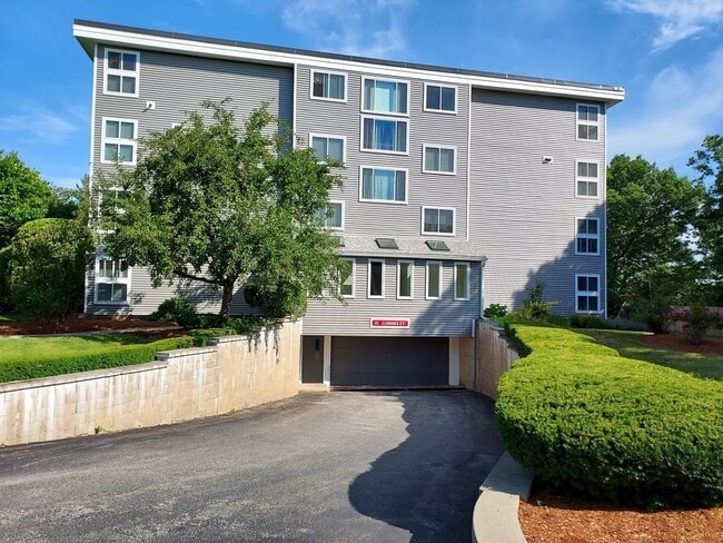 Building Photo - 255 North Rd