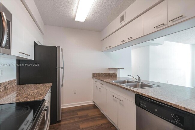 Foto del edificio - 1756 N Bayshore Dr