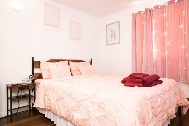 Foto del edificio - 83 Sadler Ave