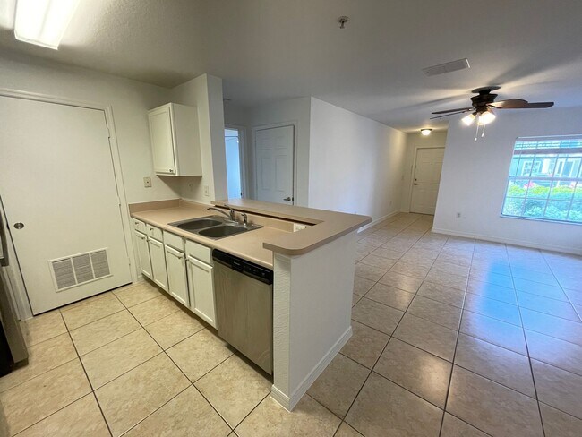 Foto del edificio - ANNUAL RENTAL - VANDERBILT PLACE-CAMDEN COVE 2 BED 2 BATH