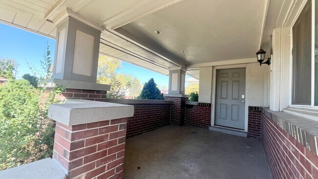 Foto del edificio - 3222-3224 S Adams Ave