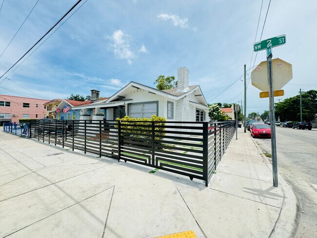 Foto del edificio - 994 NW 2nd St