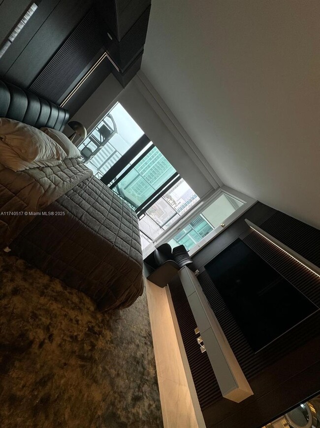 Foto del edificio - 650 NE 32nd St