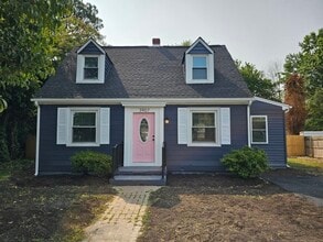 Building Photo - 3907 E Chatham Dr