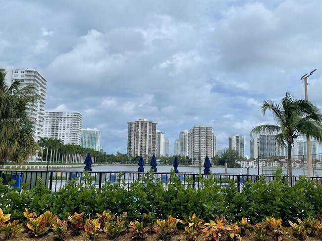 Foto del edificio - 2750 NE 183rd St