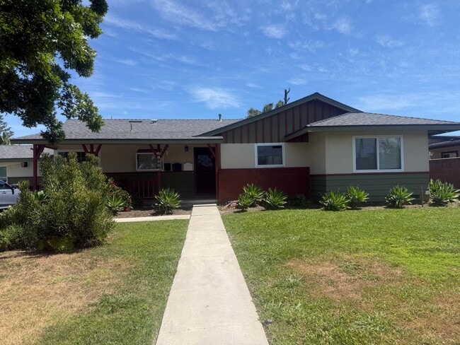 Building Photo - 11092 S Dallas Dr