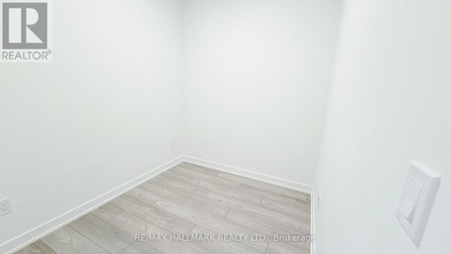 Building Photo - 1007 The Queensway