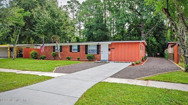 Building Photo - 2909 Lauderdale Dr E