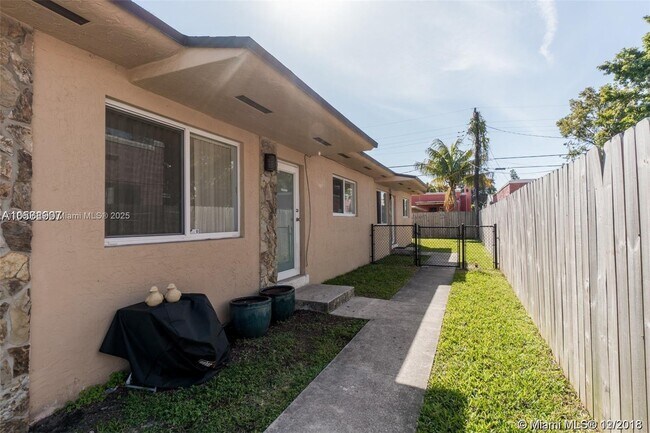 Foto del edificio - 220 NW 46th St