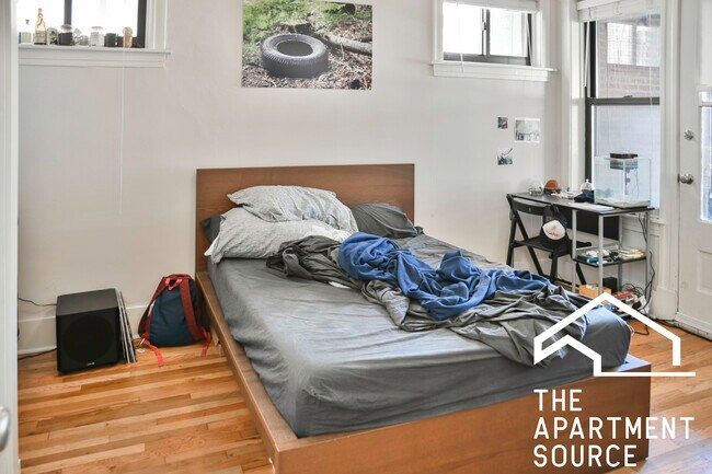 Foto del edificio - 3143 W Wellington Ave