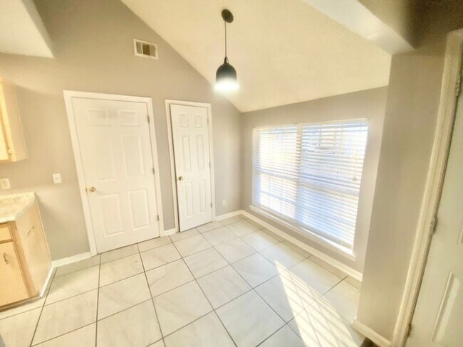 Foto del edificio - Brick Ranch styled home, located in the vibrant community of Pooler, GA