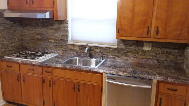 Photo - 250 Maple Avenue, Fort Lee, NJ 07024 - 3 BR 1 BA multi-family home