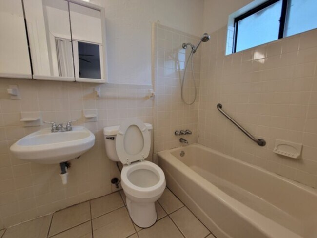 Foto del edificio - 3 BEDROOM HOUSE