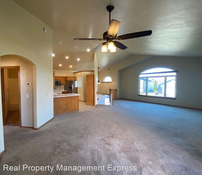 Foto del edificio - 4 br, 3 bath House - 6604 S Mogen Ave