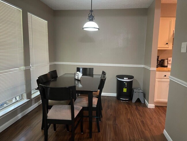 Foto del edificio - 13722 Ravensway Dr