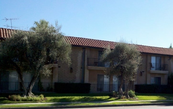 Building Photo - 17400 Burbank Blvd