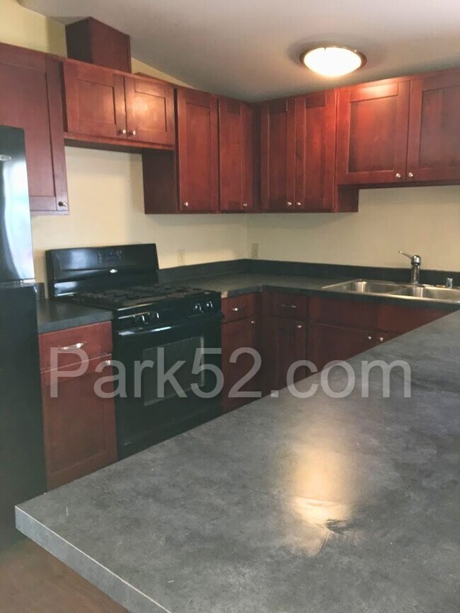 Foto del edificio - 4 Bedroom 2 Bathroom Single Family Northeast Tacoma Home