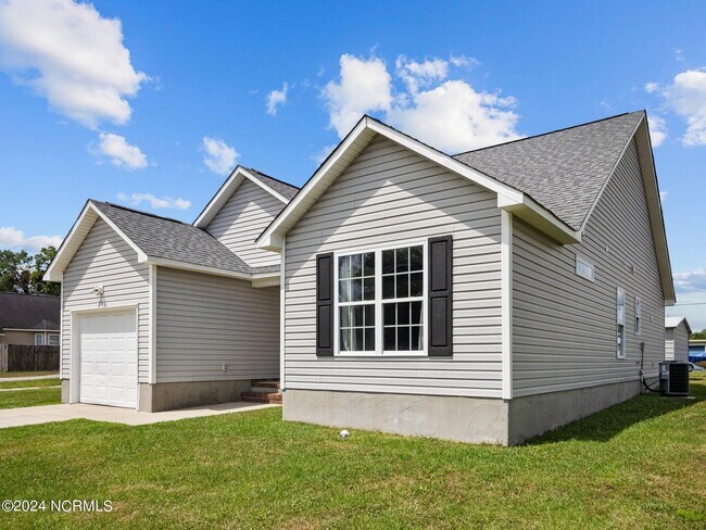 Building Photo - 412 Mattocks Ave