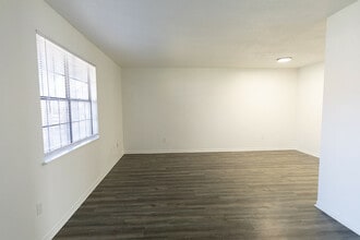 Building Photo - 715 Welcome Ave