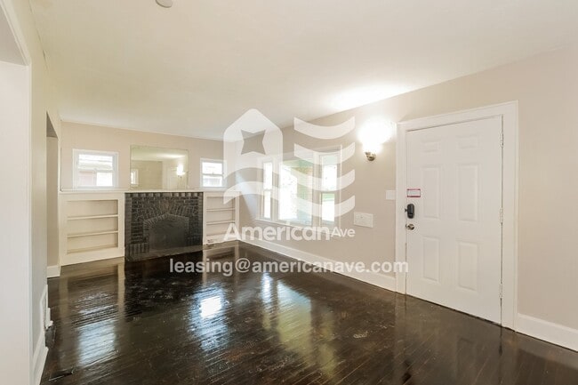 Building Photo - 1305 E 59th St