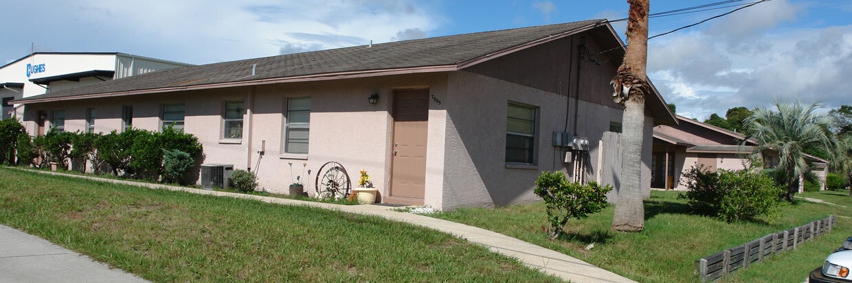 Building Photo - 7531 Bazsuly Ct
