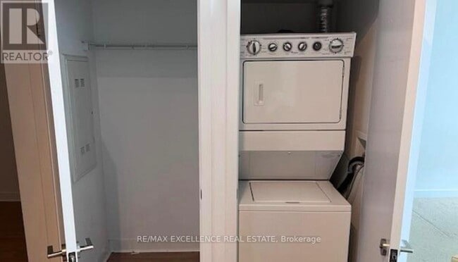 Building Photo - 3985 Grand Park Dr