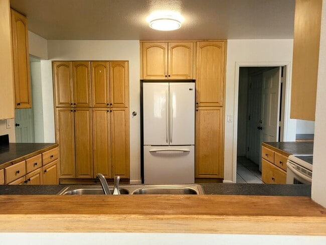 Building Photo - Fresh Air Country Living 4 Bedroom, 2.5 bath