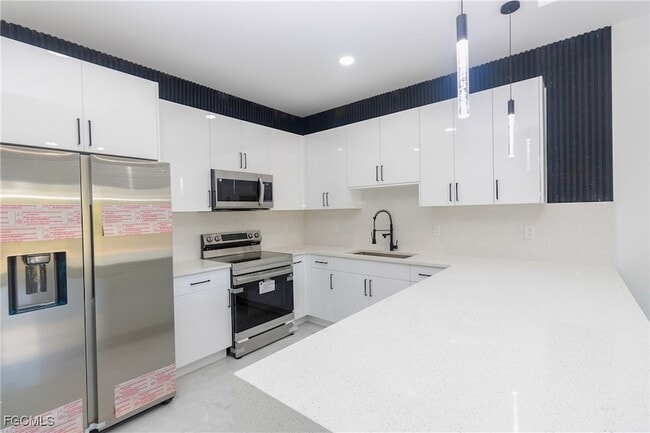 Building Photo - 843 Duplex St E