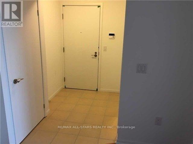 Photo du bâtiment - 830 Lawrence Ave W