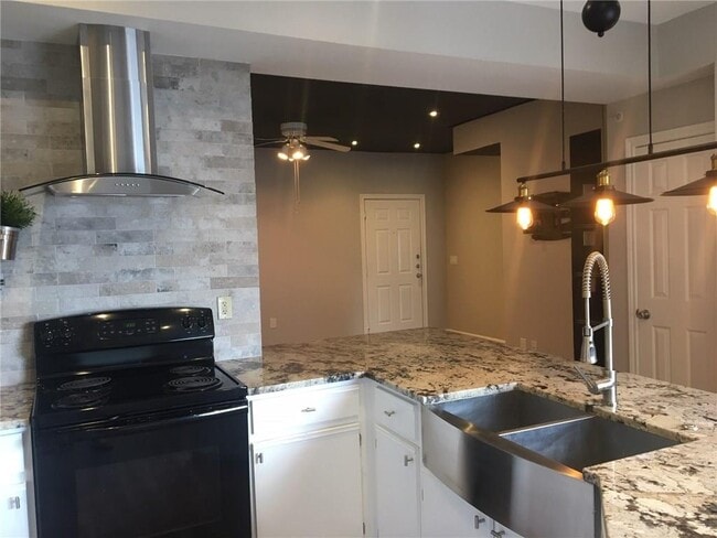 Building Photo - 2320 Gracy Farms Ln
