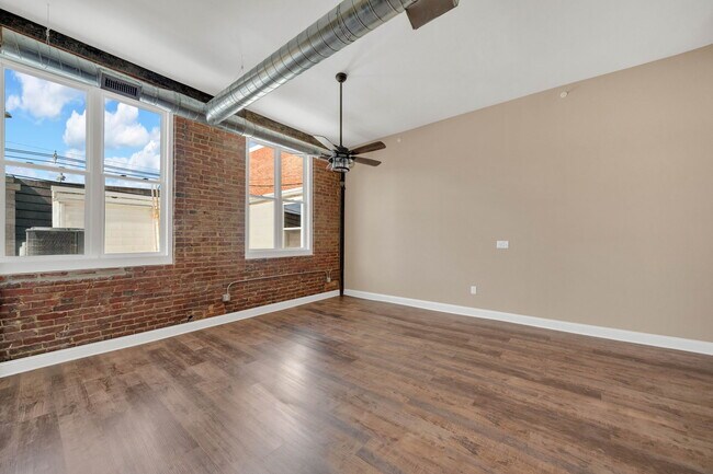 Unidad G – 2 dormitorios / 1 baño – 883 pies cuadrados. - Bridwell on Broad