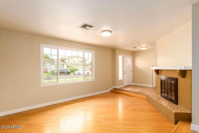 Foto del edificio - 919 E La Jolla Dr