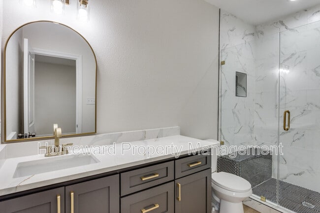 Foto del edificio - 8004 Julie Ave