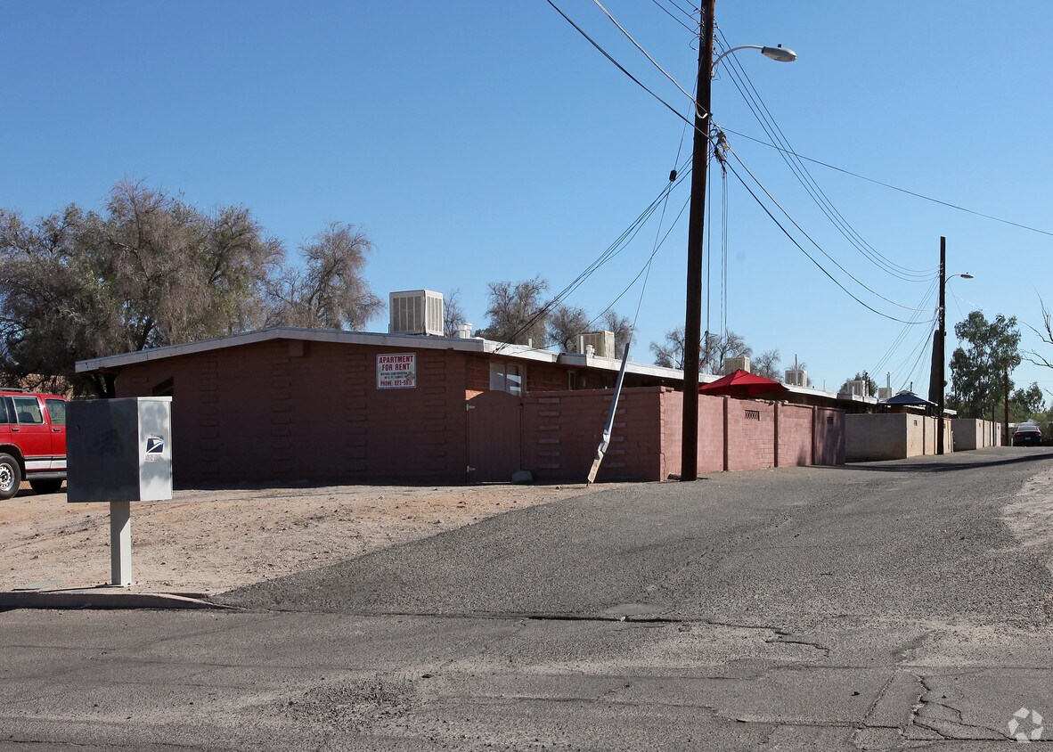 Building Photo - 3030 N Estrella Ave