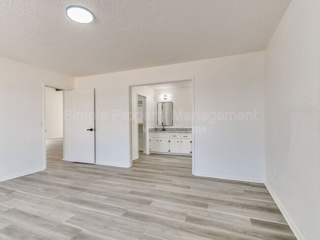 Foto del edificio - 6628 Laurel Dr