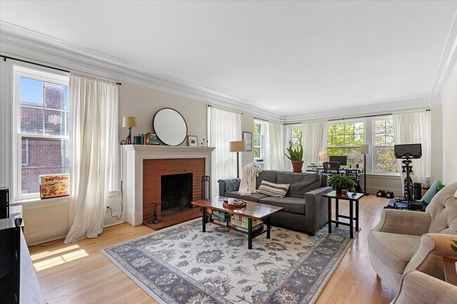 Foto del edificio - 5331 S Cornell Ave
