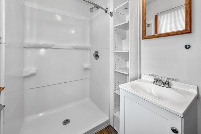 Building Photo - 102/104 Riverside