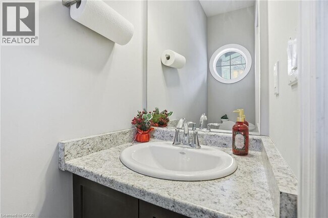 Photo du bâtiment - 7 Lakelawn Rd