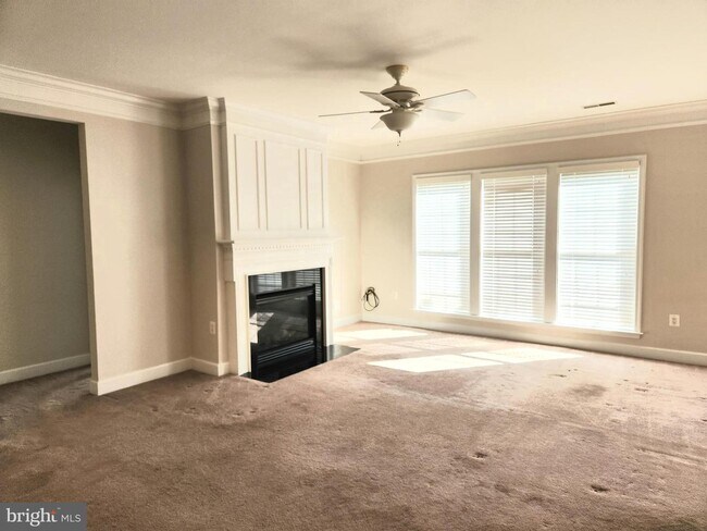 Building Photo - 20667 Golden Ridge Dr