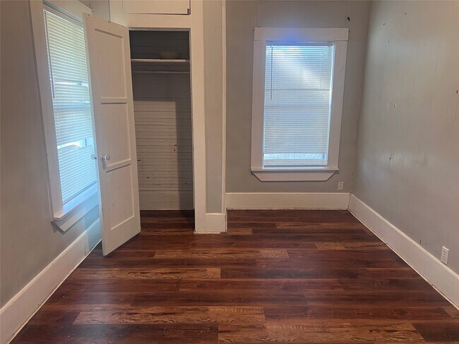 Foto del edificio - 515 Harrison Ln