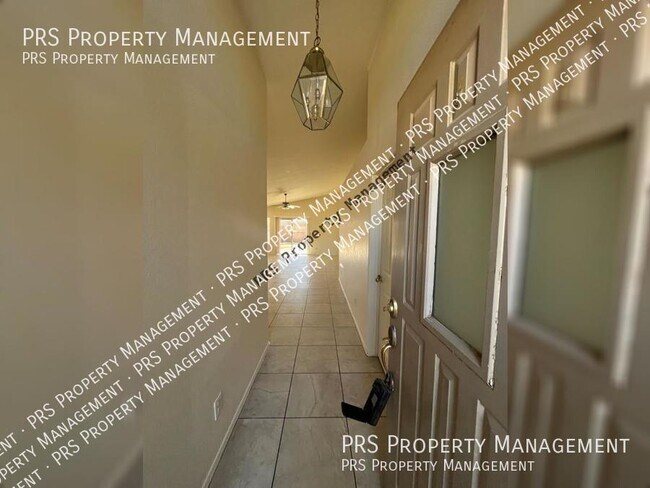 Foto del edificio - NOW AVAILABLE!!!