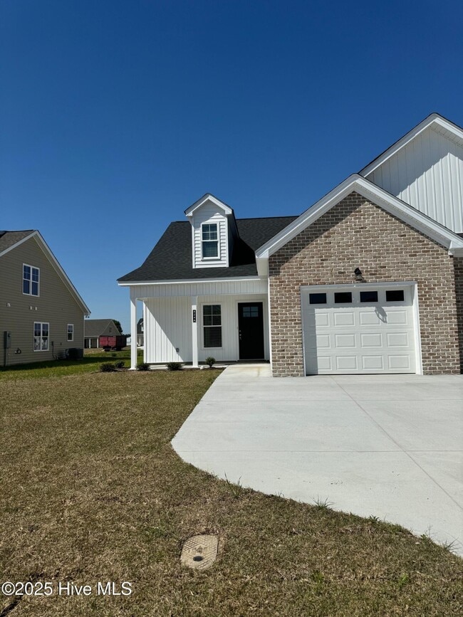 Building Photo - 824 Sarah Rebecca Dr