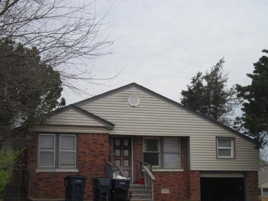 Primary Photo - 2100 NE 26th Street
