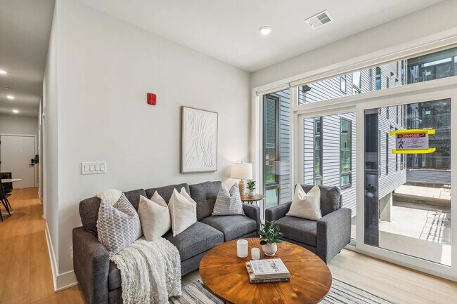 Foto del edificio - 6910 Ridge Ave